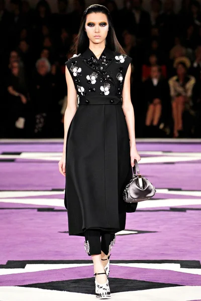 Look 28